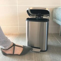 ITouchless SoftStep Stainless Steel Rectangular Step Pedal Trash Can With Removable Inner Bin, 1.32 Gal., Silver (PC05RSS) -Kleenex Shop sp112221029 s7